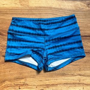 FLEO lined blue tie-dye shorts sz Small
